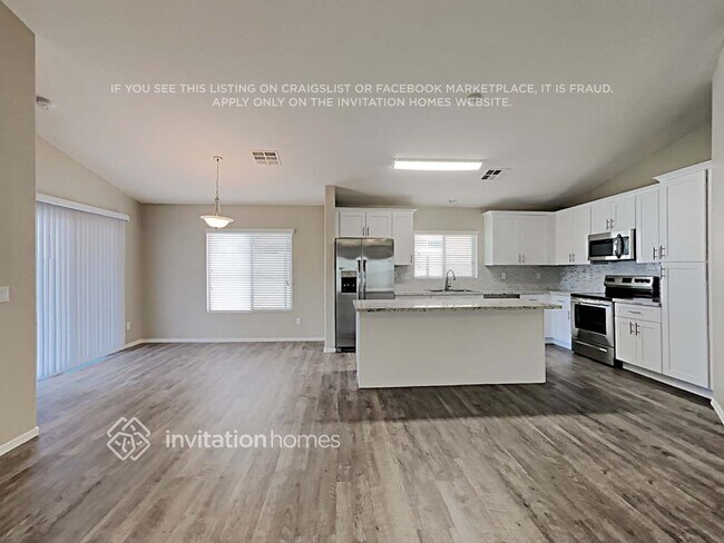 Foto del edificio - 552 S 167th Ln