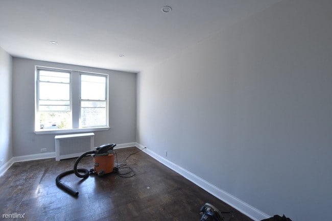 Building Photo - 5995 Riverdale Ave