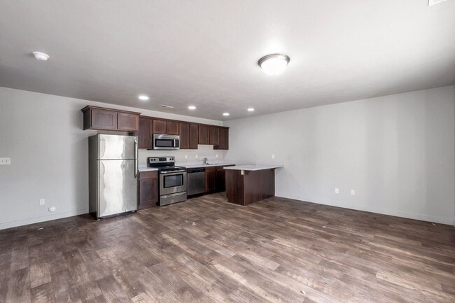 Building Photo - Beautiful 2 Story Townhome in Vineyard w/ ...