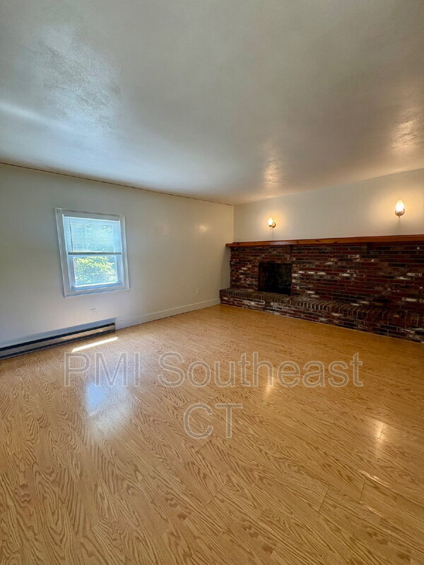 Building Photo - 226 Pequot Ave