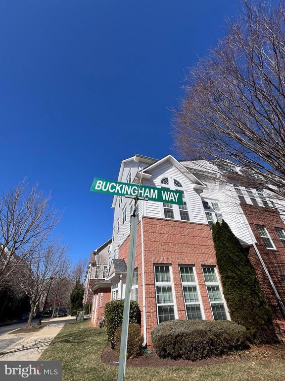 Foto del edificio - 19400 Buckingham Way