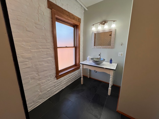 Half bath - 16 Liberty St