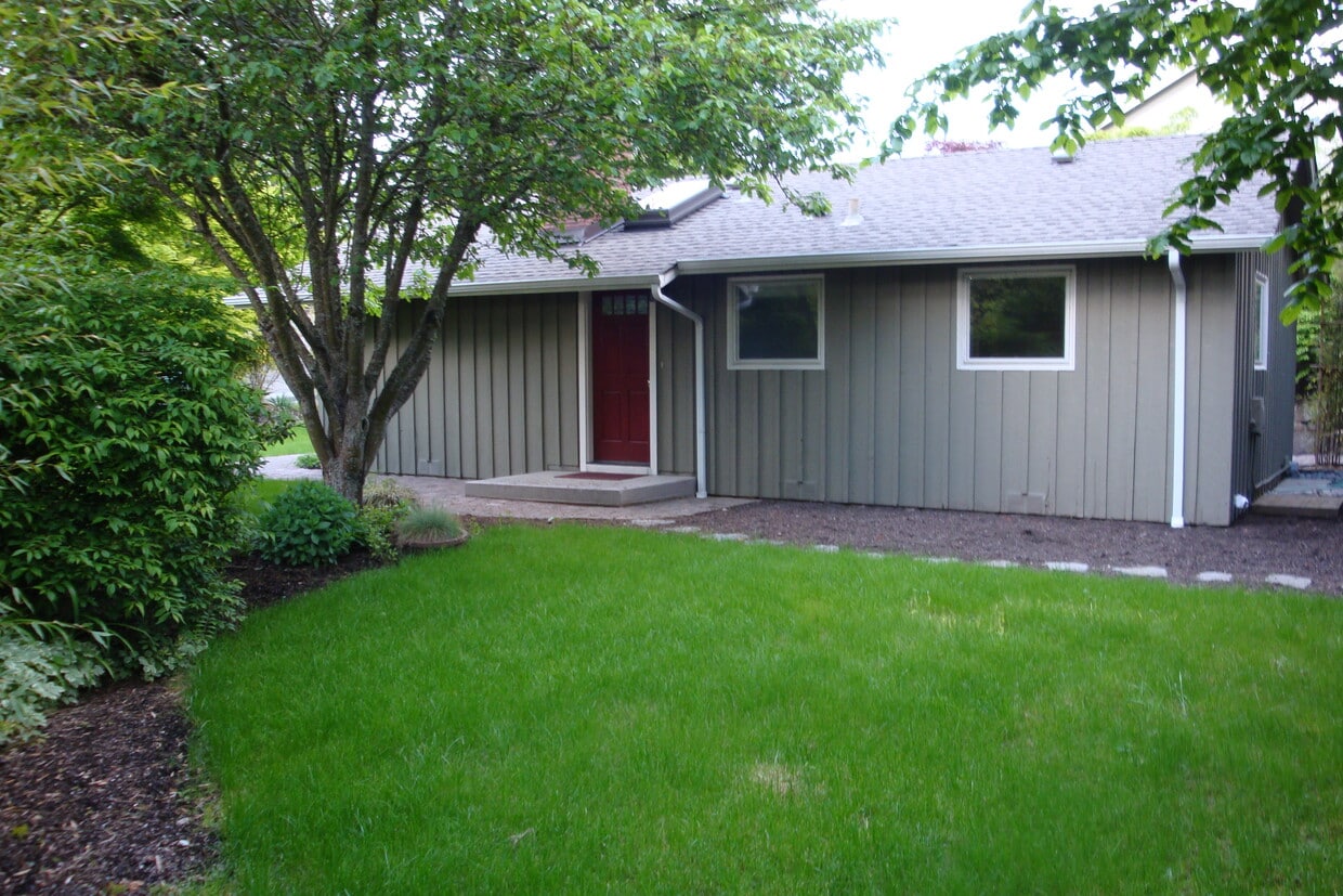 3023 92nd Plz NE, Clyde Hill, WA 98004 House for Rent in Clyde Hill