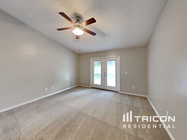 Building Photo - 8808 Mountain Lake Dr S