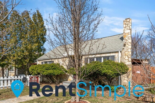 Photo - 3306 Memorial St House