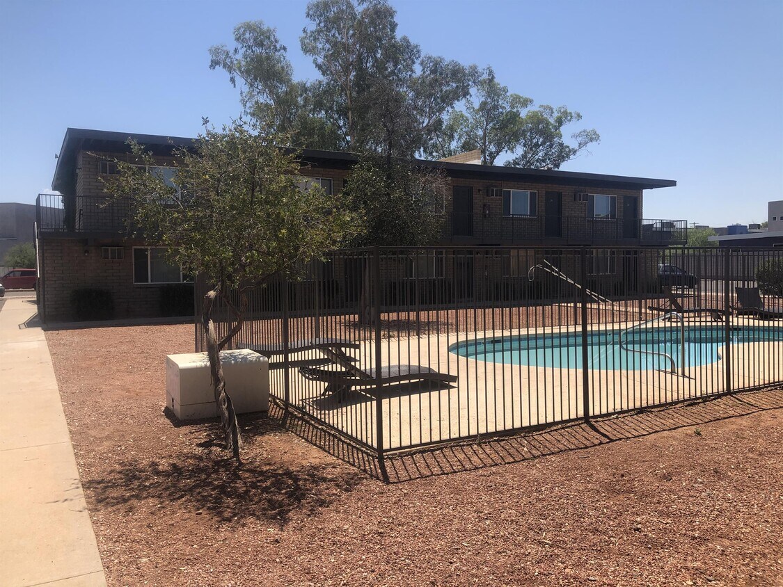Foto principal - 3055 N Tyndall Ave