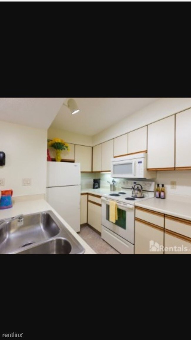 Foto del edificio - 6210 Meadow Crest Dr