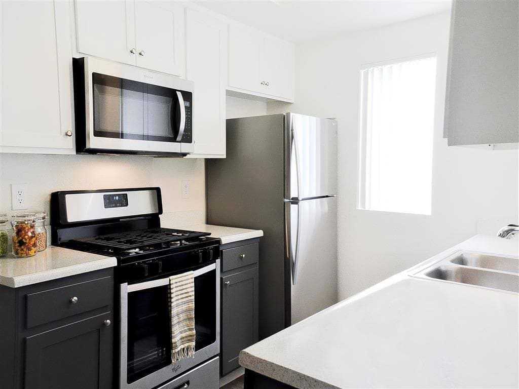Hillside Village Kitchen - Hillside Village Apartments