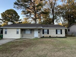 Building Photo - 7400 Debbie Dr