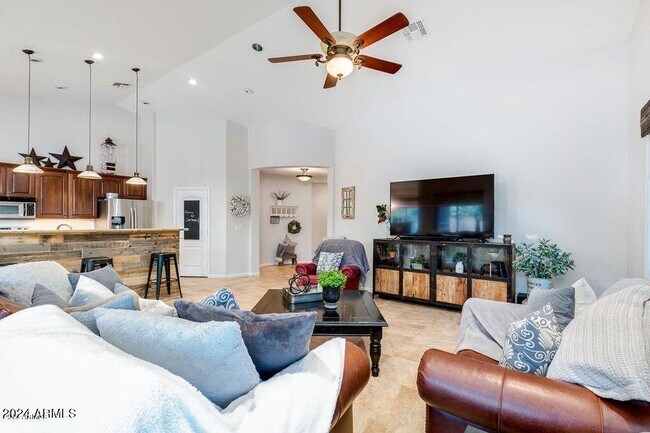 Foto del edificio - 2298 E Ebony Dr