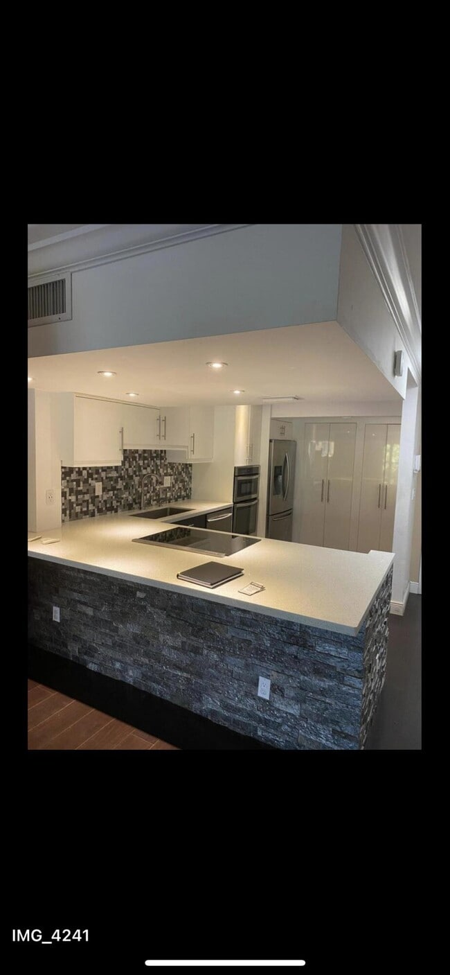 Building Photo - 6557 Racquet Club Dr