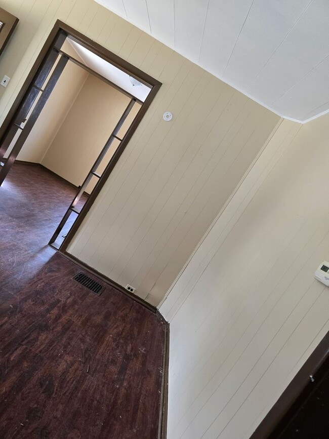 Building Photo - Beautiful 3 Bedroom