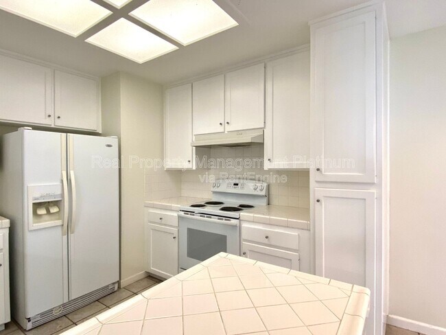 Foto del edificio - 5811 W Sample Ave