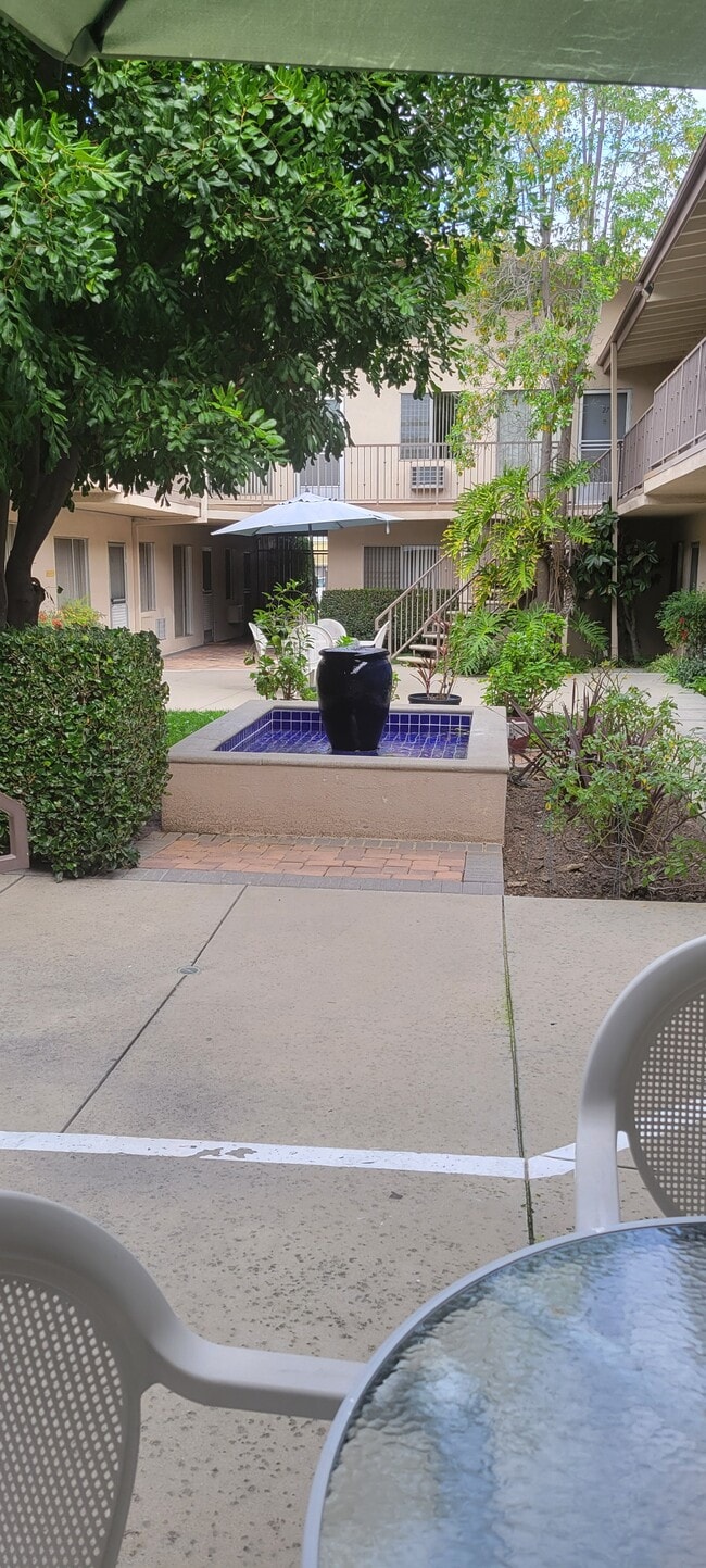 Building Photo - Tarzana Gardens