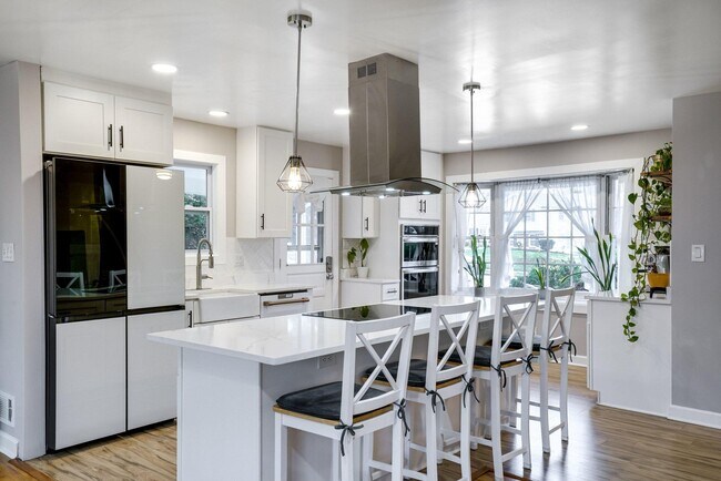 Foto del edificio - 8722 Falkstone Ln