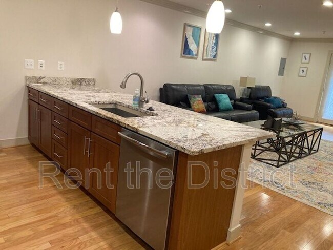 Foto del edificio - 2448 Ontario Rd NW