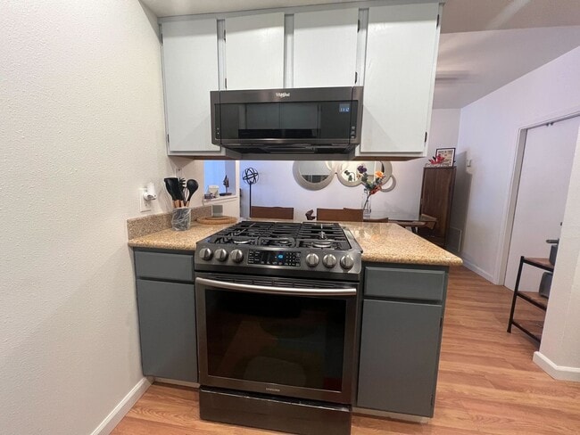 Foto del edificio - Charming Furnished 1-Bedroom Loft-Style Co...