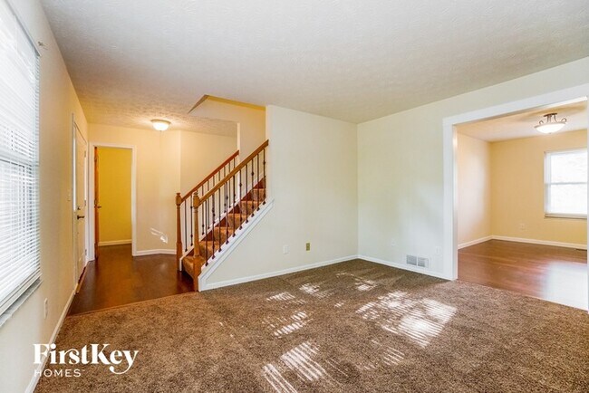 Building Photo - 200 Oakview Ct