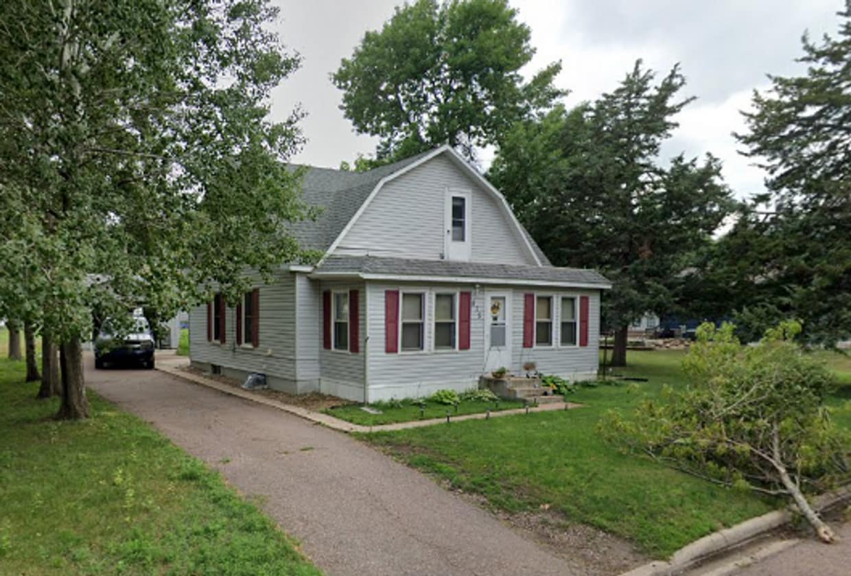 Primary Photo - 815 W Hanson Ave