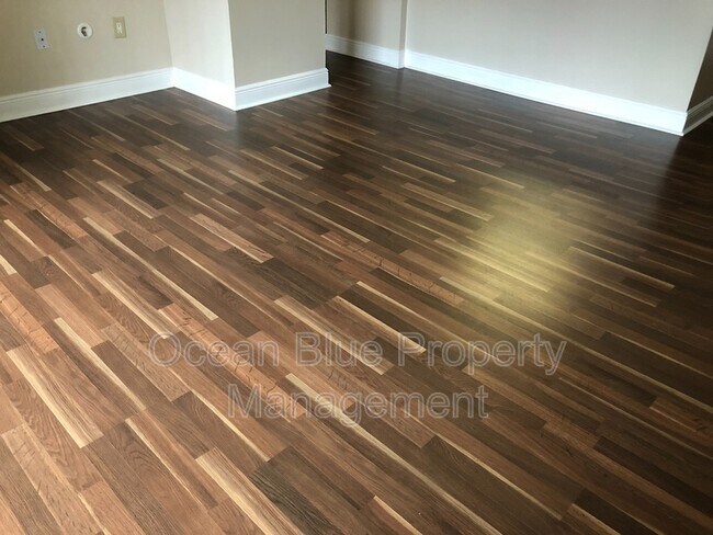 Building Photo - 10114 Winsford Oak Blvd