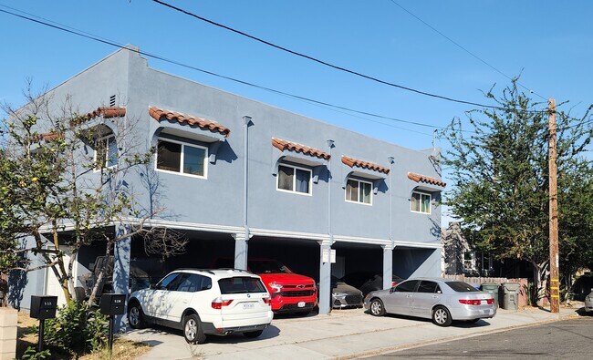 Foto del edificio - 1038 E 8th St