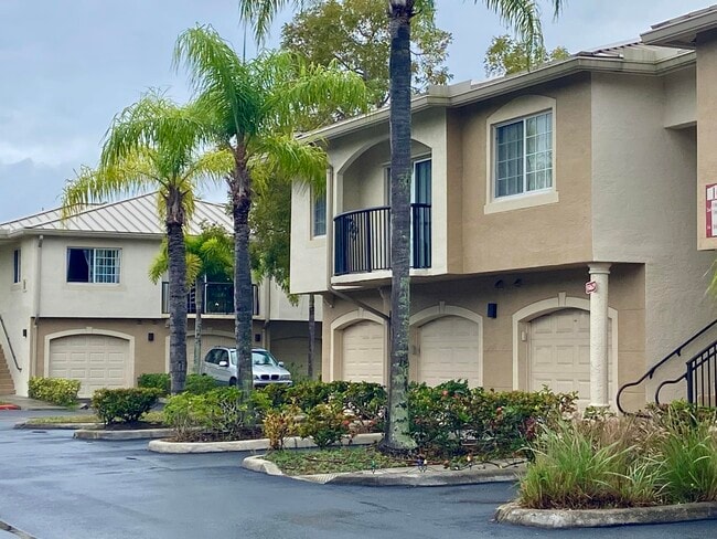 Foto del edificio - 1600 Crestwood Ct S