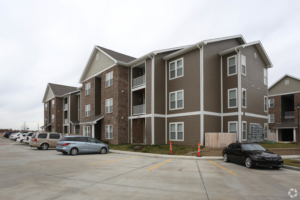 Anterior View - Town Square Apartments