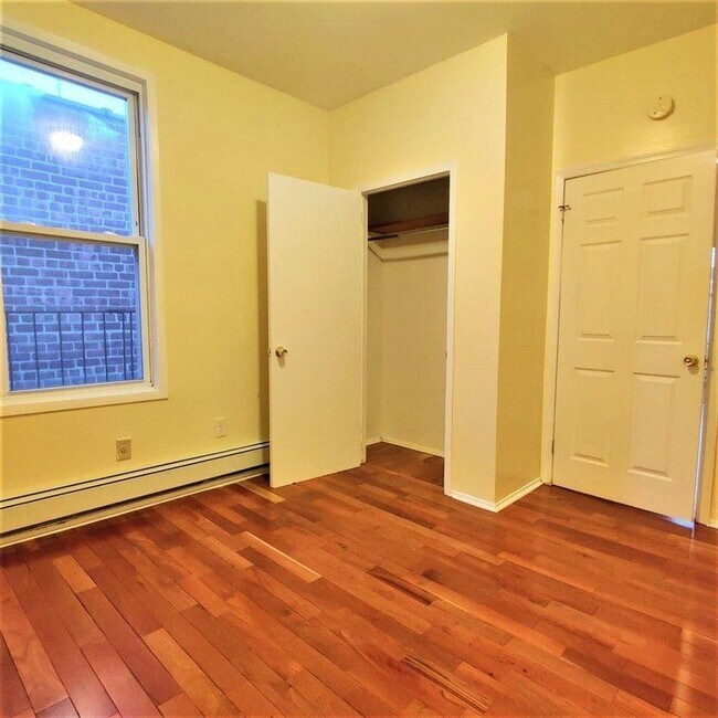 943 E 229th St Unit 3F, The Bronx, NY 10466 Room for Rent in The