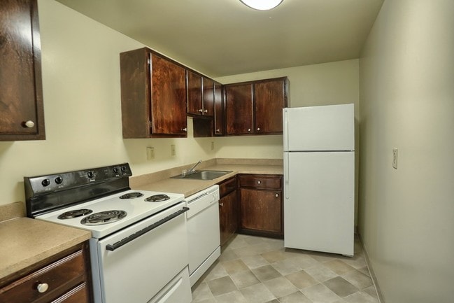 Foto principal - Berkshire Tower Apartments