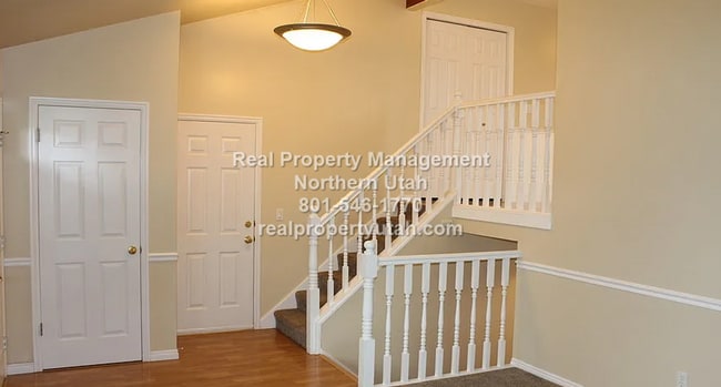 Building Photo - Beautiful 4 Bedroom 2 Bath Home in Kaysvil...