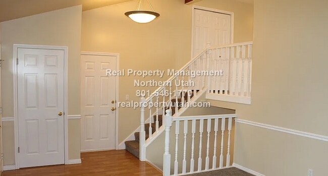 Foto del edificio - Beautiful 4 Bedroom 2 Bath Home in Kaysvil...