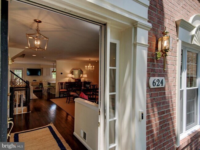 Foto del edificio - Mays Chapel Chapelgate Townhome | Renovated Main Level + KitchenAid Appliances | Deck Overlooking...
