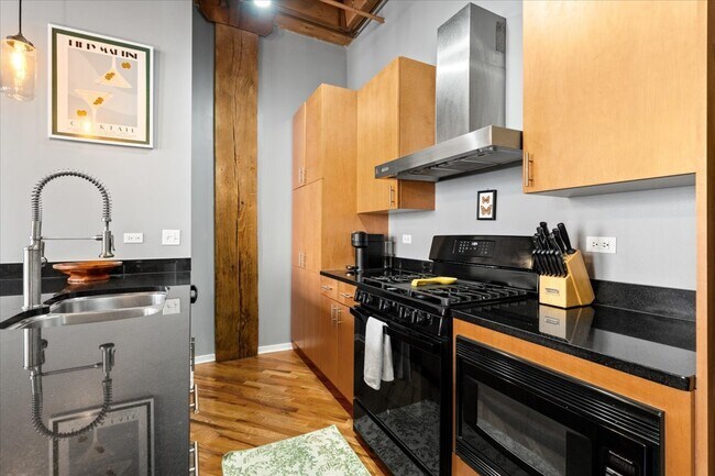 Foto del edificio - 1040 W Adams St