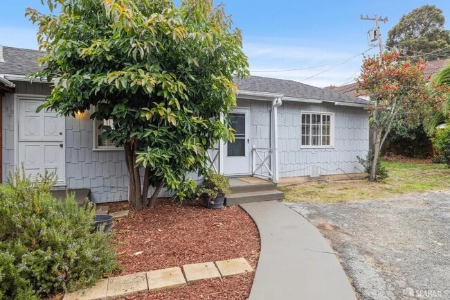 Building Photo - 1114 Capuchino Ave