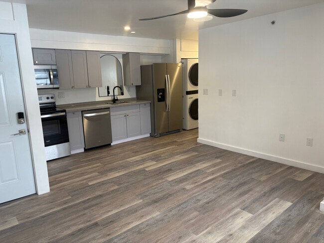 Building Photo - 150 N Main St