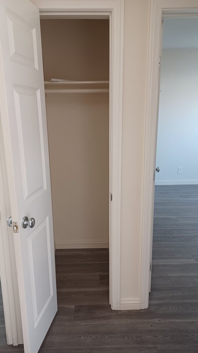 Foto del edificio - 4382 W 130th St