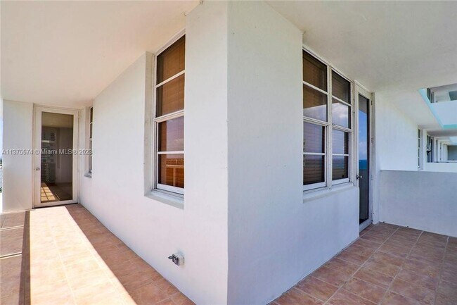 Building Photo - 3725 S Ocean Dr