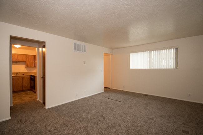 Building Photo - 4 W 1500 S