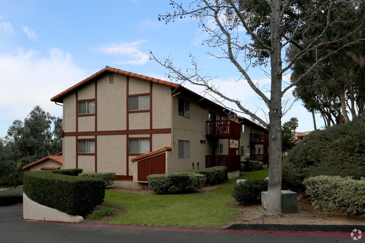 Ascot Villas Apartments in Bonsall, CA