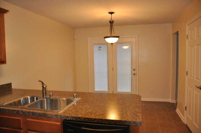 Building Photo - 721 Golfview Dr