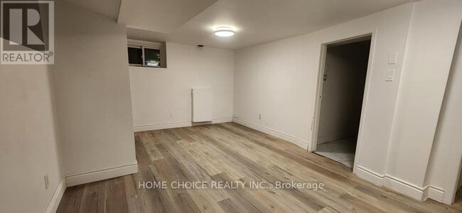 Building Photo - 82 Maple St