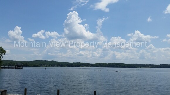 Building Photo - 16228 Lakewood Dr