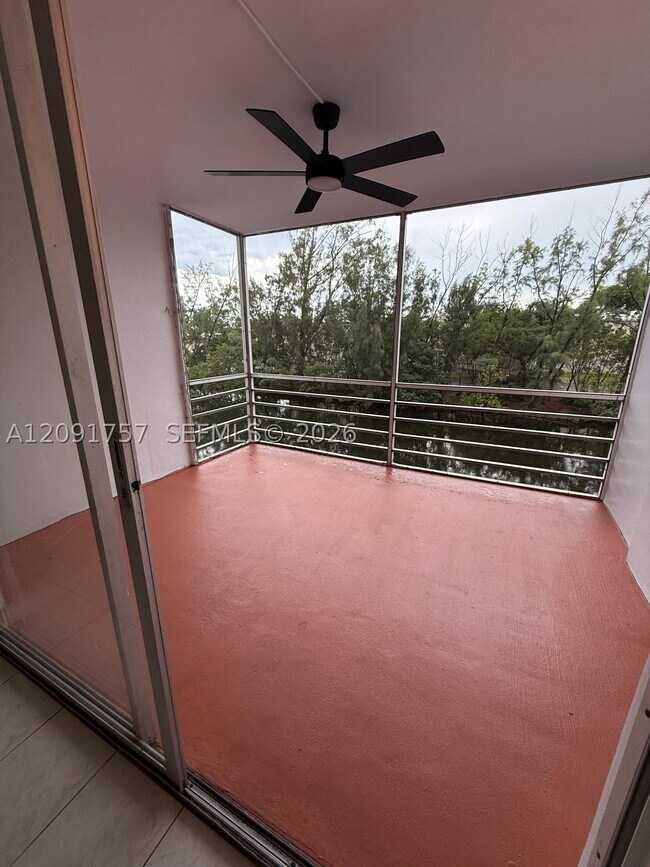 Foto del edificio - 3660 NE 166th St