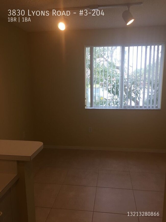 Building Photo - 1/1 condo with Lake View in Riviera Palms