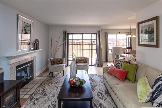 Foto del edificio - End unit in quiet Campbell location!