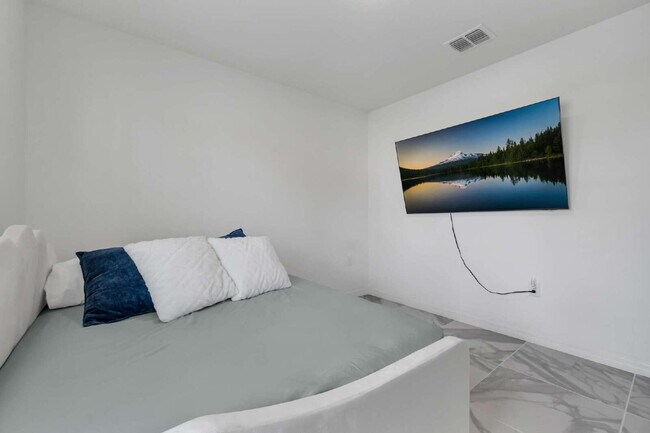 Foto del edificio - Modern 4-Bedroom Home– Built in 2023 | $2,500/month