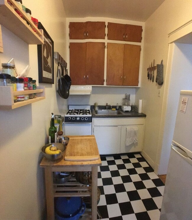 Interior Photo - 5440-42 N Winthrop Ave