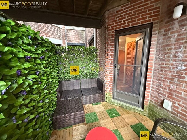 Building Photo - 111 Gainsborough St