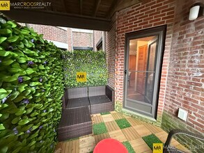 Building Photo - 111 Gainsborough St