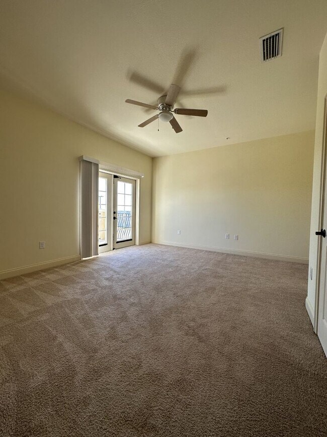 Building Photo - Davenport Townhome